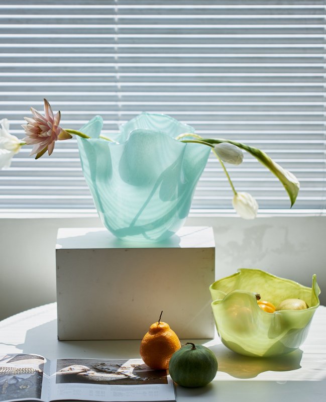 Handcrafted Wavy Handkerchief Glass Vase